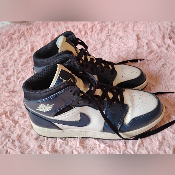 Nike Air Jordans - Picture 2 of 3